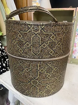 Vintage Vinyl Wig Box Case Zip Around Measures 13x13 Brown Rust  And Gold • $32.99