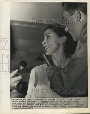 1959 Press Photo Dancer Margot Fonteyn Interviewed In Miami Florida • $19.99