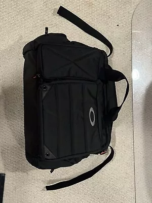 Oakley Breach Range Bag- New With Out Tags! Travel Messenger Duffle Gym • $214.95