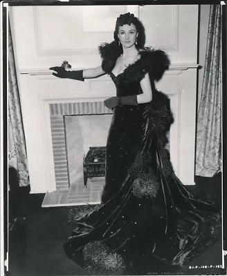 VIVIEN LEIGH Original CANDID On Set Vintage GONE WITH THE WIND MGM Costume Photo • $19.95