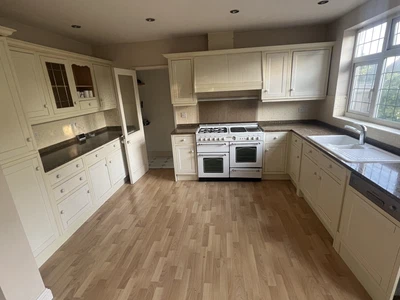 £850 • Buy Fitted Kitchen Units (Oven, Hob, Extractor, Sink & Tap) & Granite Worktop