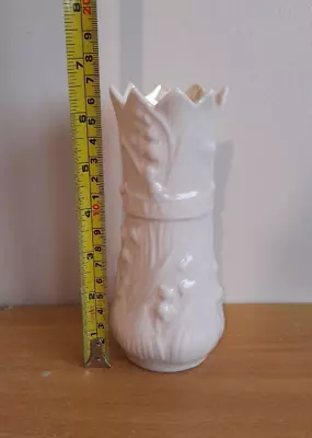 BELLEEK PORCELAIN LILY OF THE VALLEY PATTERN VASE 6th Mark 1965-80 • £9.95