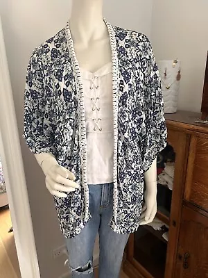 Tigerlily Womens Floral Kimono Duster Jacket Open Size L White & Blue Like New • $49.99