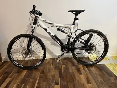 £425 • Buy Cannondale Lefty Carbon Mountain Bike