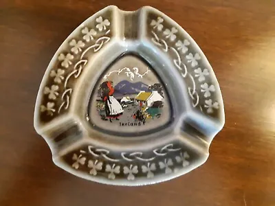 Wade Irish Porcelain Ash Tray 'Ireland' Farm Scene Decal In Center 4  Triangle • $12.99