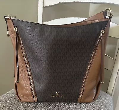 Michael Kors Signature Handbag Brown • $19.99