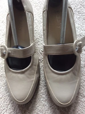 £14 • Buy Ladies Equity Shoes Size 6 