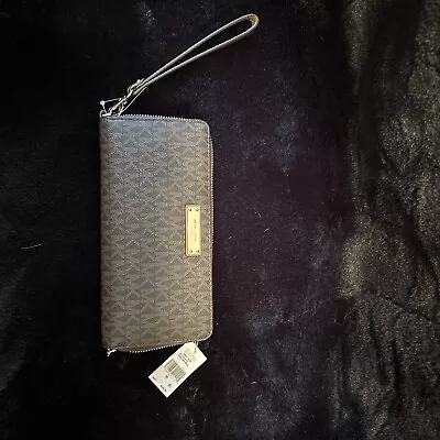 Michael Kors Jet Set Travel Large Travel Continental Signature Leather MK Wallet • $28