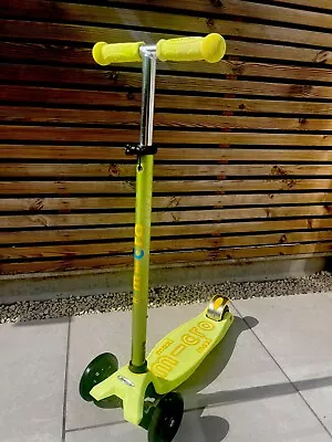 Maxi Micro Deluxe Scooter  (5-12 Years) • £30