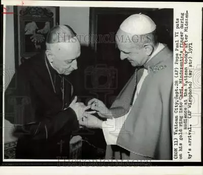 1971 Press Photo Pope Paul VI Places Gold Ring On Finger Of Cardinal Mindszenty • $19.99