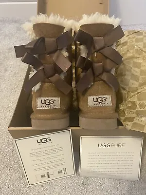 UGG ‘Bailey Bow’ Chestnut Boots UK Size 10 Original Box & Certificate 🎀 🥾 • £39.99