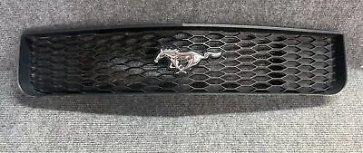 Ford Mustang Front Grill Running Pony Emblem 2005 ‘06 ‘07 ‘08 ‘09 6R33 8200 AAW • $75