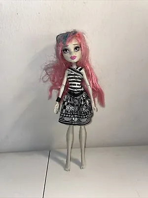 Monster High Mattel Doll -- Rochelle Goyle Gargoyle First Wave W/ Shirt & Skirt • $24.99