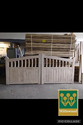 Green Oak Bespoke Driveway Gates - Pair - MADE TO ORDER AND SPECS  • £2016.63