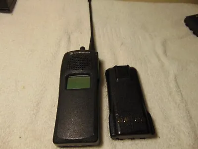 MOTOROLA XTS2500 TWO WAY RADIO 800MHz W/ BATTERY - WORKS • $22.99