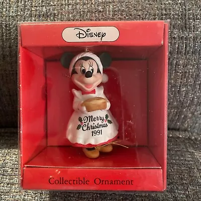 MERRY CHRISTMAS 1991 DISNEY MINNIE MOUSE W/ PIE PORCELAIN ORNAMENT NOS • $9.95