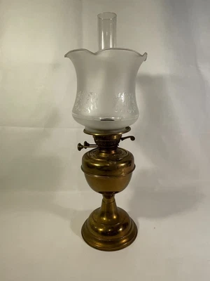 £89.99 • Buy Antique Brass Table Oil Lamp With Glass Shade/Chimney And Duplex