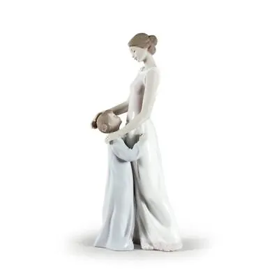 Lladro Someone To Look Up To Mother Figurine 1006771 • $549.99