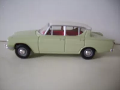 Vanguards VA35000 Ford Classic 109E Lime Green / White In 1:43 Scale • £16