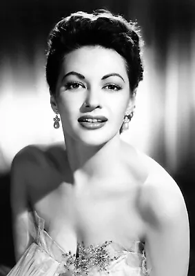 Yvonne De Carlo Monochrome Photo Print 04 (A4 Size-210 X 297mm-8.5  X 11.75 ) • £4.75