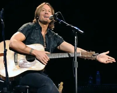 384515 Keith Urban Playing Guitar Live On Stage WALL PRINT POSTER UK • £43.14