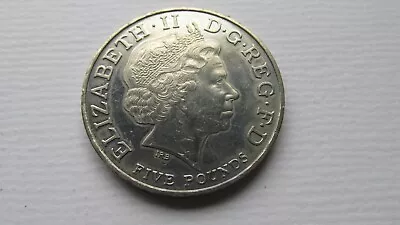 GB 2002 £5 POUNDS COIN CELEBRATING THE QUEEN MOTHER'S 102nd  B'DAY - 17 • £1.99