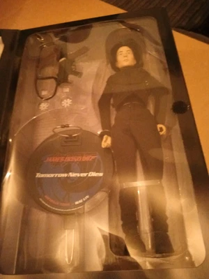 Sideshow Toys - James Bond 007: Tomorrow Never Dies - Michelle Yeol As Wai Lin Collectors Doll 1 6