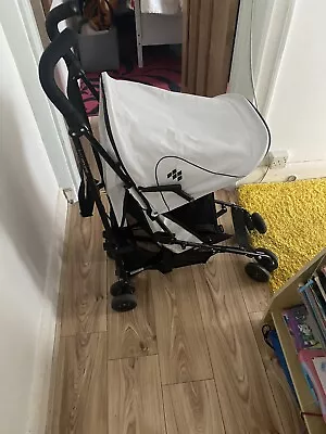 MACLAREN Volo White/ Black Lightweight Pushchair/ Stroller/ Pram • £40