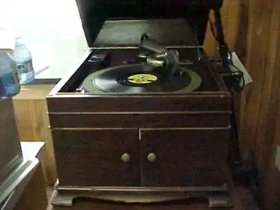 Antique Victor Victrola Table Top Talking Machine W/ Mahogany Cabinet • $375