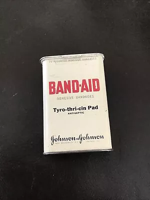 Vintage Band Aid Tin  Tyro-thri-cin Pad Johnson&Johnson • $14.99