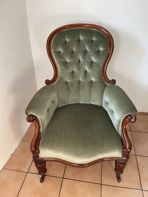 £250 • Buy Antique Victorian Mahogany Spoon Back Deep Button Library Armchair