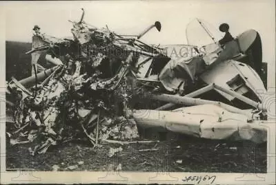 1940 Press Photo Oakland Business Executives Plane Crashed Near Aokland Airport • $16.99