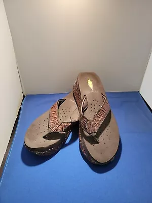 Volatile Womens Brown Faux Leather Flip Flops Size 7 • $12