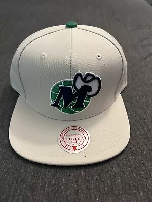 New Mitchell & Ness NBA Dallas Mavericks Snapback Hat Cream OSFA • $24.50