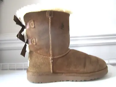 UGG Youth 4 Bailey Bow II Casual Winter Boots Tan Suede Fur Pull On Pre-owned • $34.99