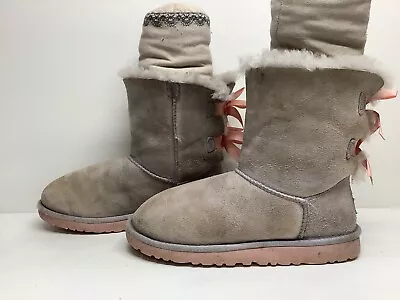 #u1 Vtg Womens Ugg Australia Winter Suede Grayish Boots Size 7 • $21.99