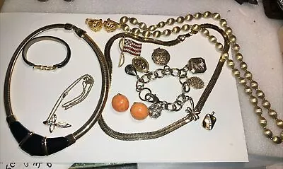 Vintage Gold Tone Jewelry Lot  • $11.99