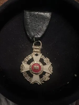 Vintage DO CEN DO DIS CI MUS Masonic Crown Pendant Black Leather Ribbon • $15