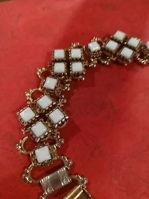 Vintage Milk Glass Cluster Gold Tone Link Bracelet 7.5  • $22