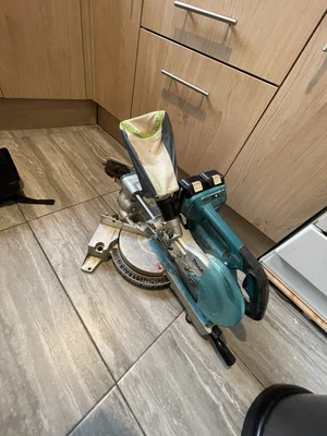 £400 • Buy Makita DLS714NZ 190mm Twin 18V LXT Slide Compound Mitre Saw Bare Unit Brushless