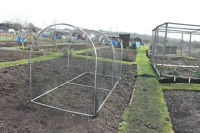 Walk In Fruit Or Vegetable Cage With Netting Pegs And Clips - Various Sizes • £104.99