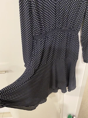 $25 • Buy Witchery Dress Size 10 Dot