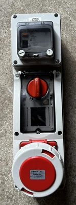 £99.99 • Buy Famatel Outdoor Enclosure C/w 1 X 63A 5P 415V IP67 Socket 3 Phase