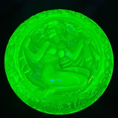 Uranium Glass Or Vaseline Glass Powder Trinket Box New Glows Green In UV Light • £29.95