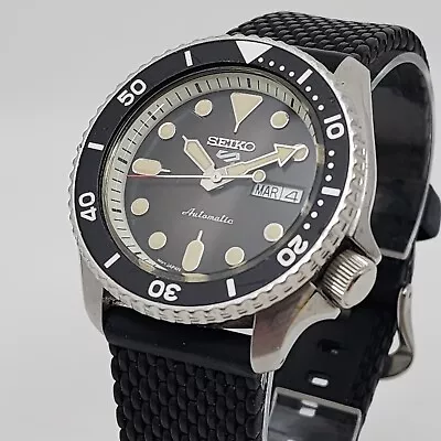 Men's Seiko Sport Automatic 24 Jewel 100M Diver's Watch 4R36-07G0 • $197.35