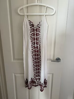 Tigerlily Size 8 Midi Dress White Maroon Pattern Cotton Thin Sleeves • $35