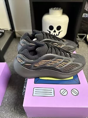 Size 9.5 - Adidas Yeezy 700 V3 Carbon 2022 • $150