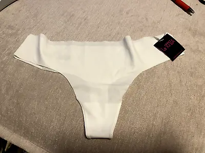 BNWT - La Senza No VPL Thong White • £5