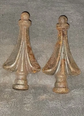 $25 • Buy Vintage Lot Of 2 Fleur De Lis Finial Cast Iron Old Patina Fence Topper ~ Lot 4