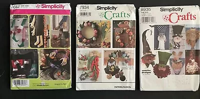 Simplicity SANTA ELF Feet WREATH Plush Door DECORATIONS Sewing Pattern New • $6.97